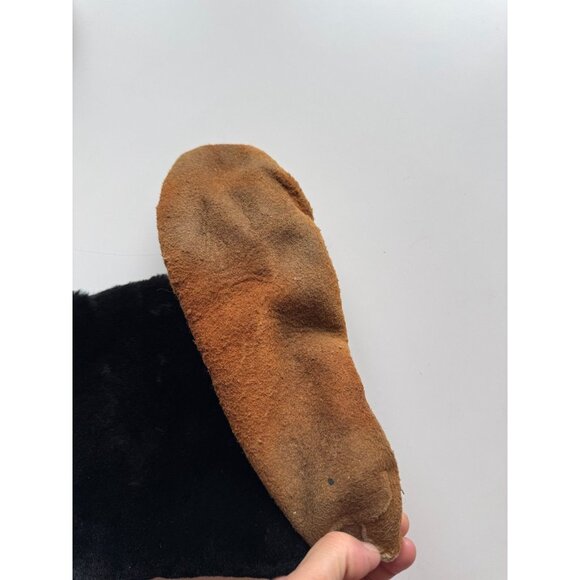 Vintage Kids' Inuit Beaded Suede Black Fur Shaft Tasseled Pom Pom Mukluk Boots - Picture 4 of 16